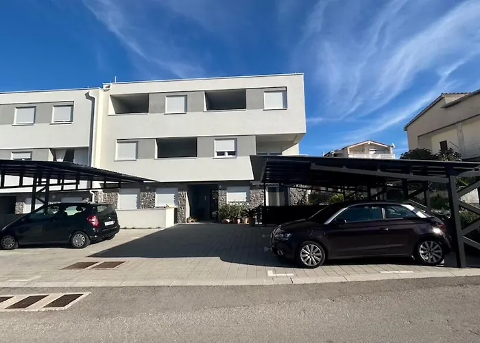 Pape Apartments