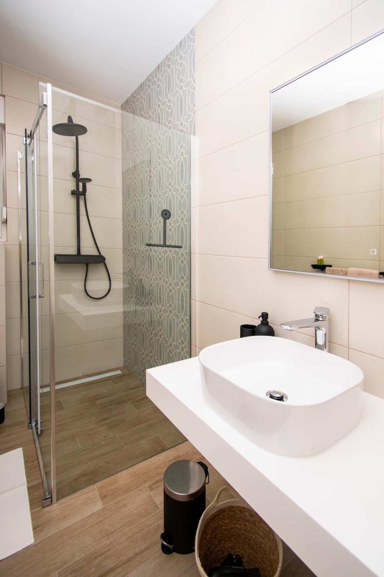 Pape Apartment